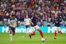 首秀中他却 首秀中他却